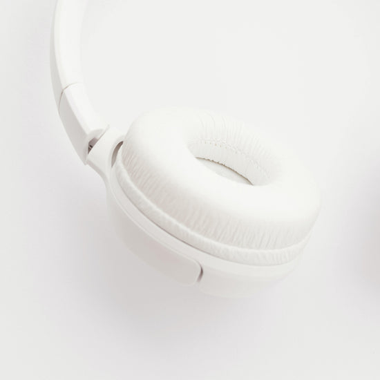 White smooth sponge headphone